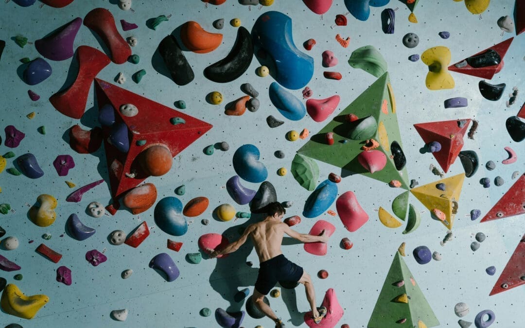 Bouldering holds: Ultimate guide and how to master them