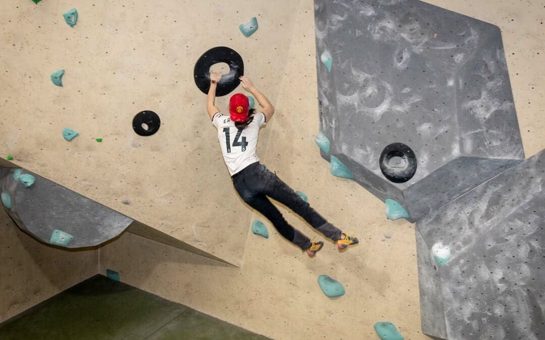 Bouldering technique: How to dyno like a pro
