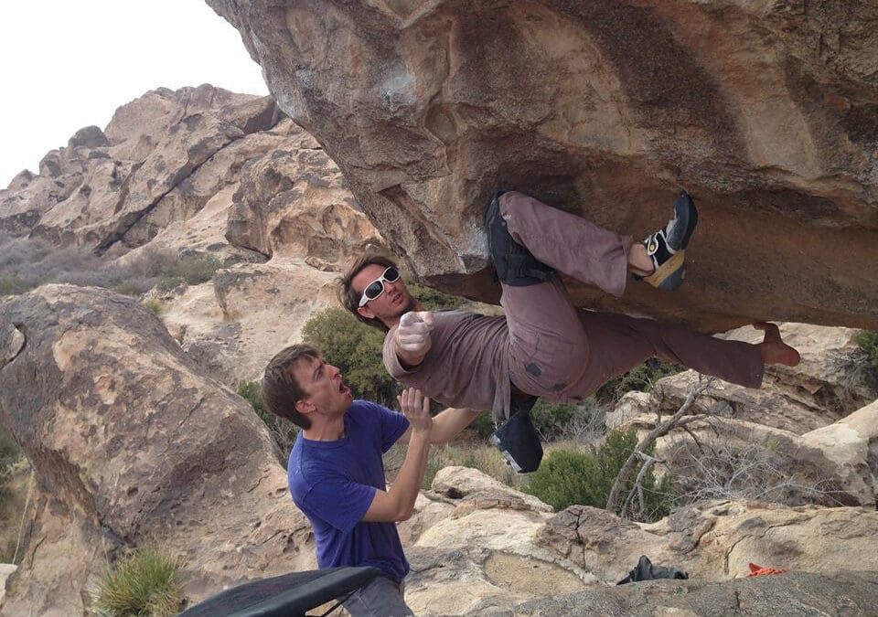 Bouldering technique: How to nail your first kneebar